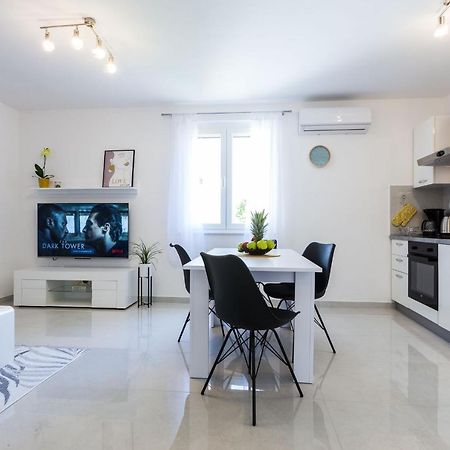 Petra Modern Apartment With Free Parking And Bbq Zadar Exterior photo
