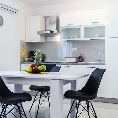 Petra Modern Apartment With Free Parking And Bbq Zadar Exterior photo