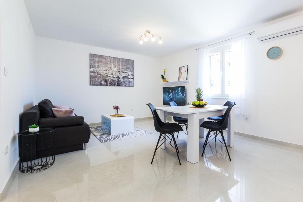 Petra Modern Apartment With Free Parking And Bbq Zadar Exterior photo