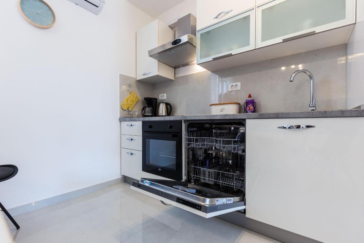Petra Modern Apartment With Free Parking And Bbq Zadar Exterior photo