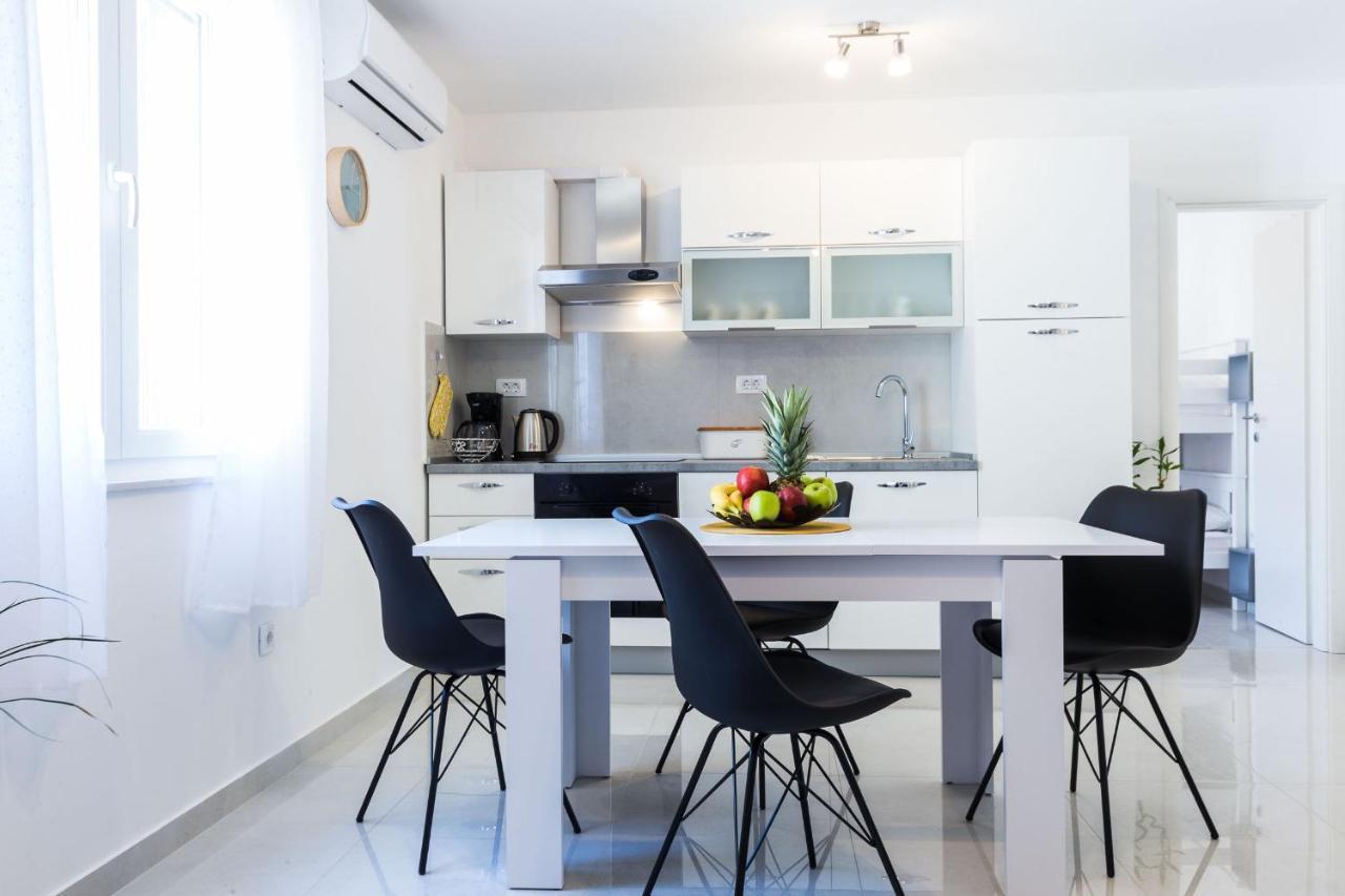 Petra Modern Apartment With Free Parking And Bbq Zadar Exterior photo
