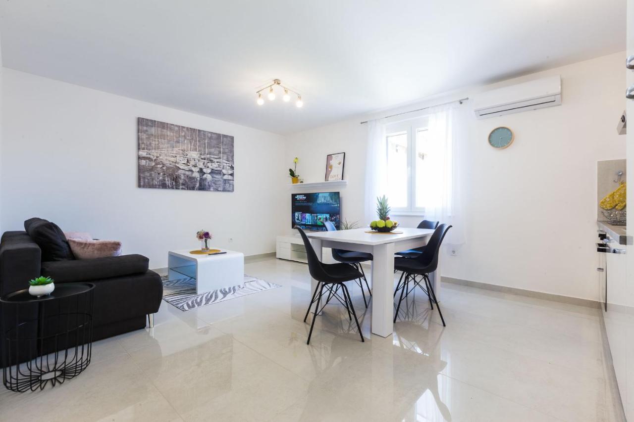 Petra Modern Apartment With Free Parking And Bbq Zadar Exterior photo