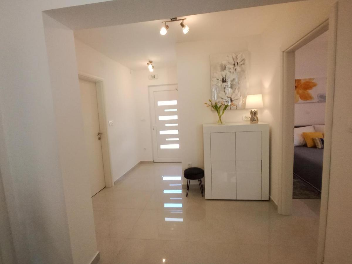 Petra Modern Apartment With Free Parking And Bbq Zadar Exterior photo